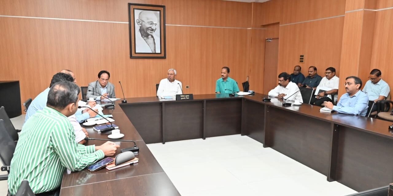 Chief Minister held review meeting regarding maintenance of roads and bridges, gave instructions to officials