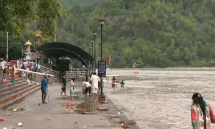 Uttarakhand: Surge in Ganga water level amid heavy rains, administration on alert