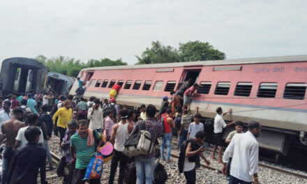 4 died and 34 were injured when eight coaches of the Chandigarh-Dibrugarh Express derailed at Gonda in Uttar Pradesh.