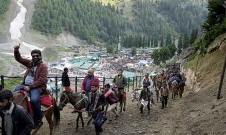 Over 2,500 pilgrims depart the Jammu base camp for Amarnath.