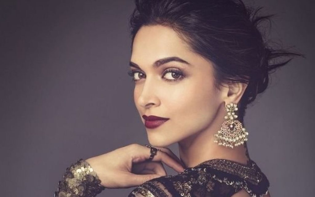 DEEPIKA PADUKONE REVEALS THE TRUTH OF COMMENDABLE BODY.