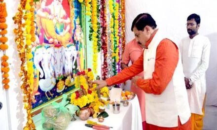 Madhya Pradesh CM Mohan Yadav Celebrates Vishwakarma Jayanti, Honors Vishwakarma Community