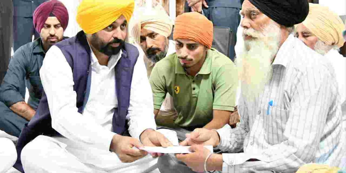 CM hands over Rs 1 crore cheque to the family of Martyr Parvinder Singh as a mark of respect