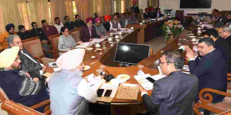 Cabinet sub-committee holds meeting with farmer and employee unions