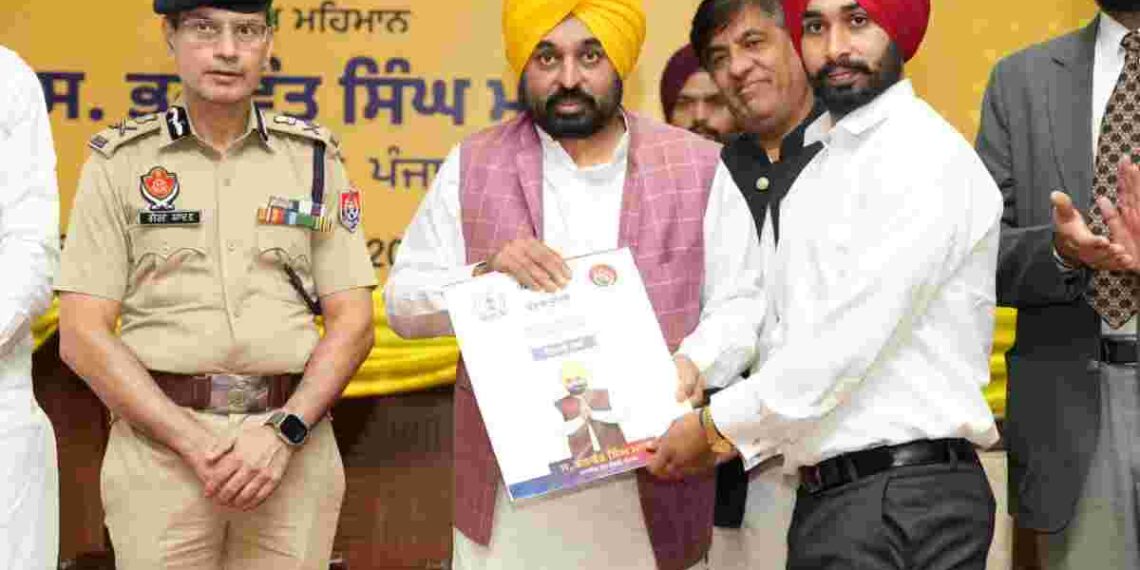 IN MERELY 18 MONTHS OF OFFICE, BHAGWANT MANN GOVERNMENT PROVIDES 37100 GOVERNMENT JOBS TO YOUTH