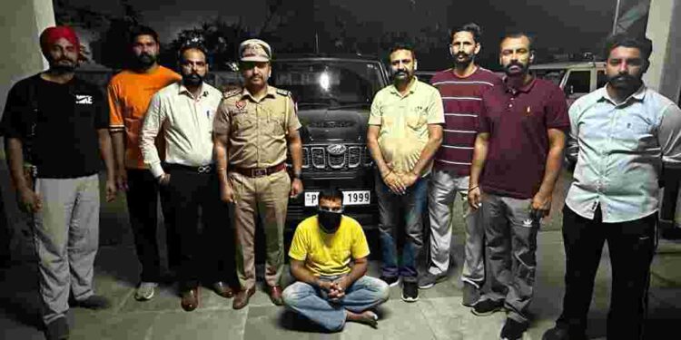 PUNJAB POLICE ARREST TWO DRUG SMUGGLERS AFTER 40KMs HOT CHASE; 2KG HEROIN RECOVERED