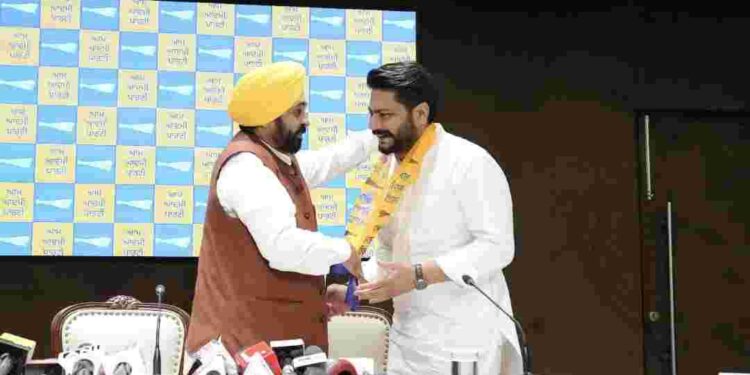 AAP Fortifies Position in Sangrur as Ex – Congressman Dalvir Goldy Joins