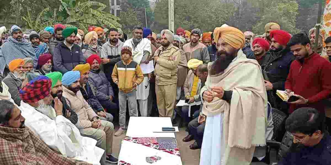 LIVESTOCK DEATHS: GURMEET SINGH KHUDIAN VISITS DISEASE AFFECTED RAIKE KALAN VILLAGE IN BATHINDA