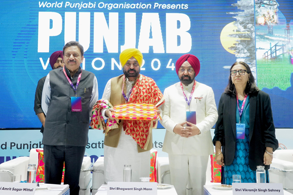 CM EXHORTS INTELLECTUALS, ACADEMICIANS, INDUSTRIALISTS, BUREAUCRATS AND OTHER STAKEHOLDERS TO JOIN HANDS FOR EMERGING PUNJAB AS THE FRONTRUNNER STATE IN THE COUNTRY