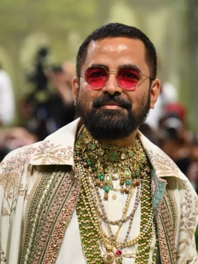 “Celebrating 25 Years of Timeless Elegance: The Iconic Sabyasachi Creations”