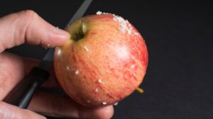 How to Remove Wax and Pesticides from Apples Naturally – 6 Easy Cleaning Hacks