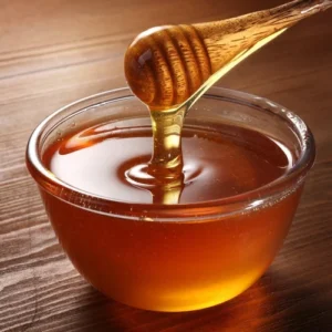 An expert explains why raw honey is a natural remedy for bloating and acidity in monsoon digestion.