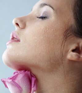 Rose Water for Glowing Skin: Benefits, Uses & Beauty Secrets
