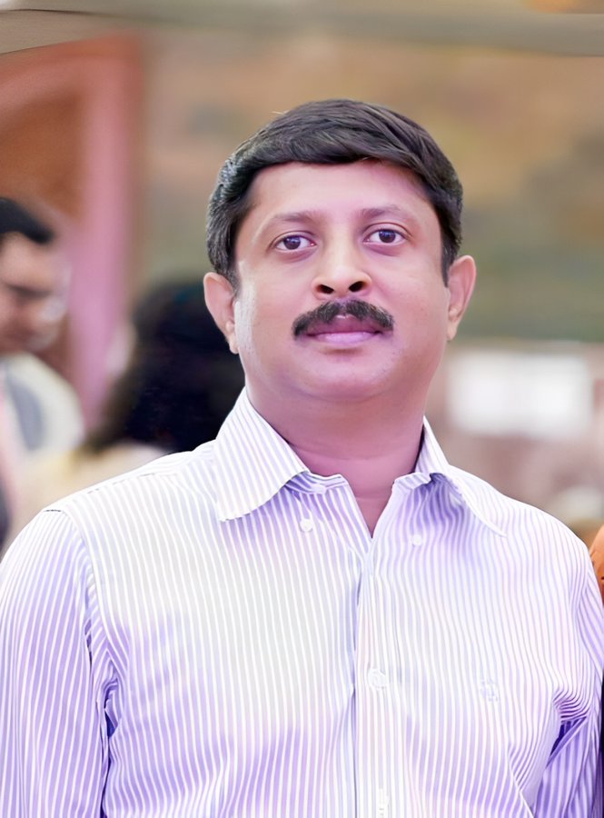 Traveling incognito in a face mask, Minister Byrathi Suresh experiences common commuter harassment firsthand as bus crews and auto drivers violate service rules